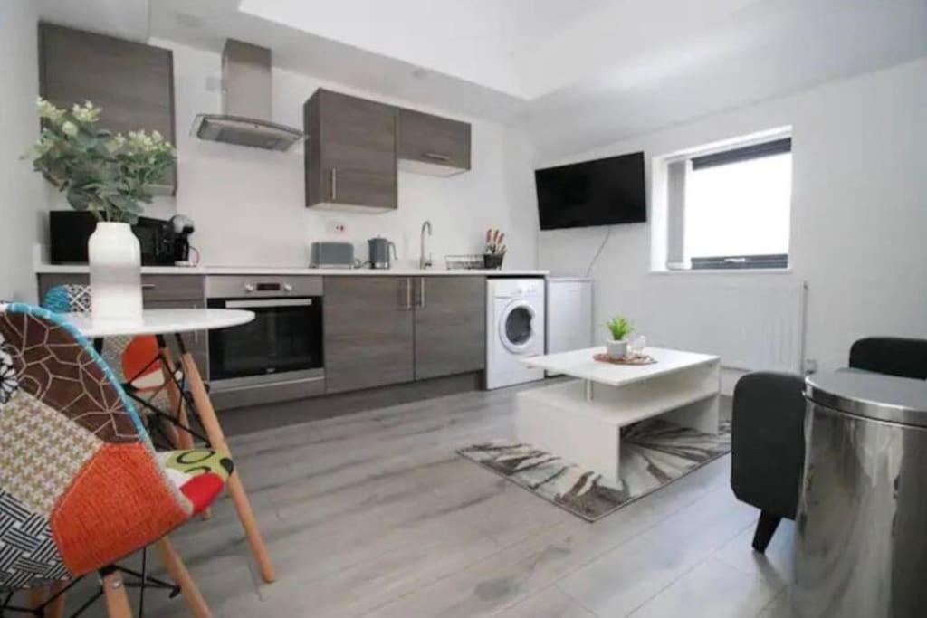 Luxury Redefined:Cardiff 1-Bed Leilighet Eksteriør bilde