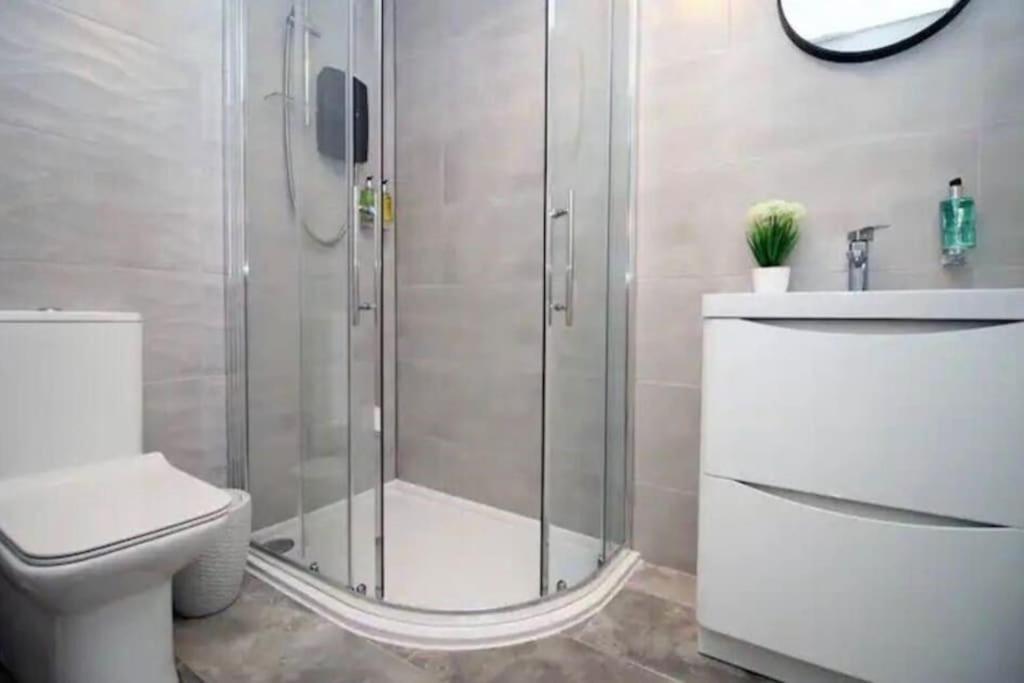 Luxury Redefined:Cardiff 1-Bed Leilighet Eksteriør bilde